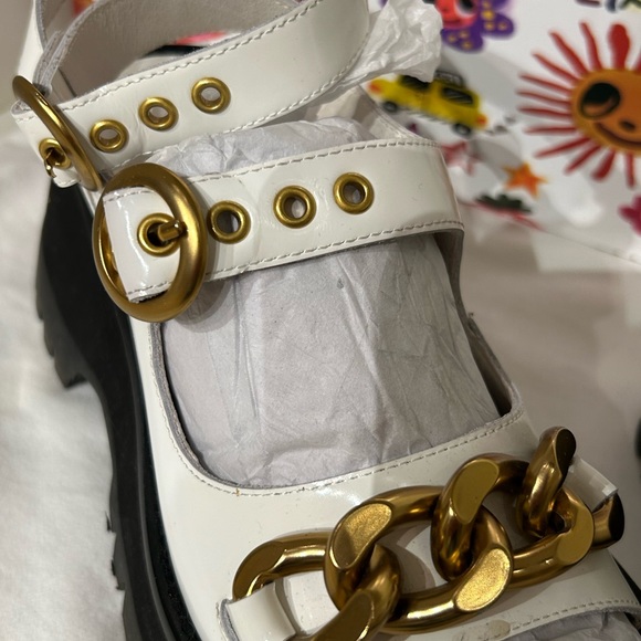 Jeffrey Campbell, white white sandals with Gold chain. Sz 6.5 NWT Anthropology - Picture 11 of 14